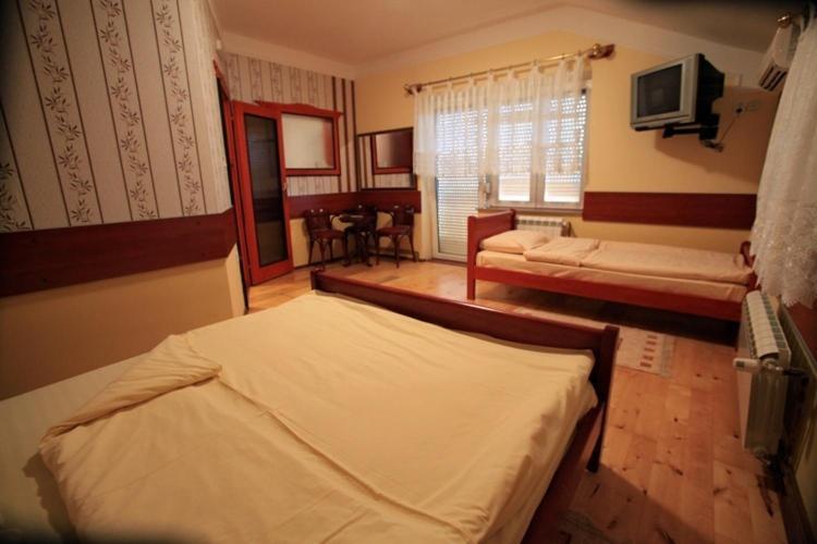 Hotel Dunav Sremski Karlovci Kamer foto