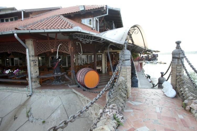 Hotel Dunav Sremski Karlovci Buitenkant foto