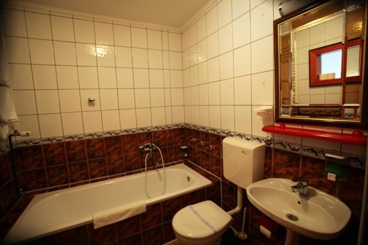 Hotel Dunav Sremski Karlovci Buitenkant foto