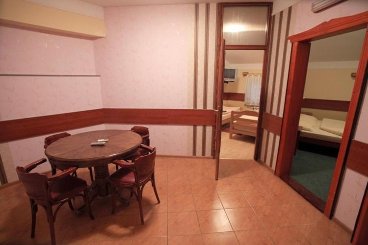 Hotel Dunav Sremski Karlovci Buitenkant foto